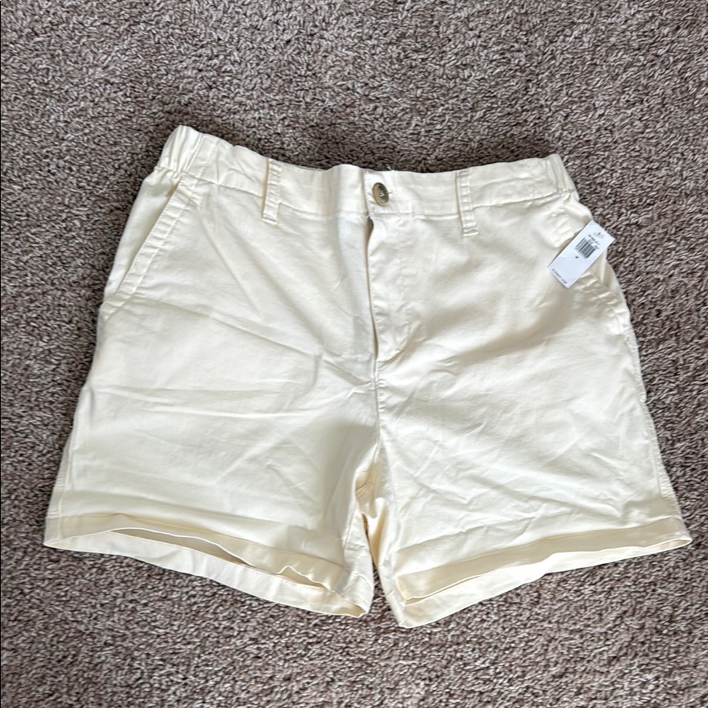 Old navy Everyday Women’s Cream Shorts